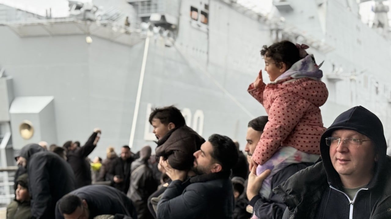 Foto - Kimisinin tüyleri diken diken:Avrupa'daki Türklerden TCG Anadolu'ya akın!