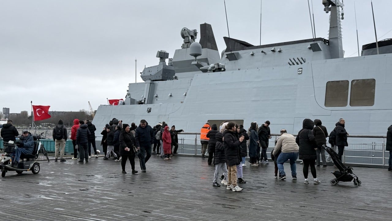 Foto - Kimisinin tüyleri diken diken:Avrupa'daki Türklerden TCG Anadolu'ya akın!