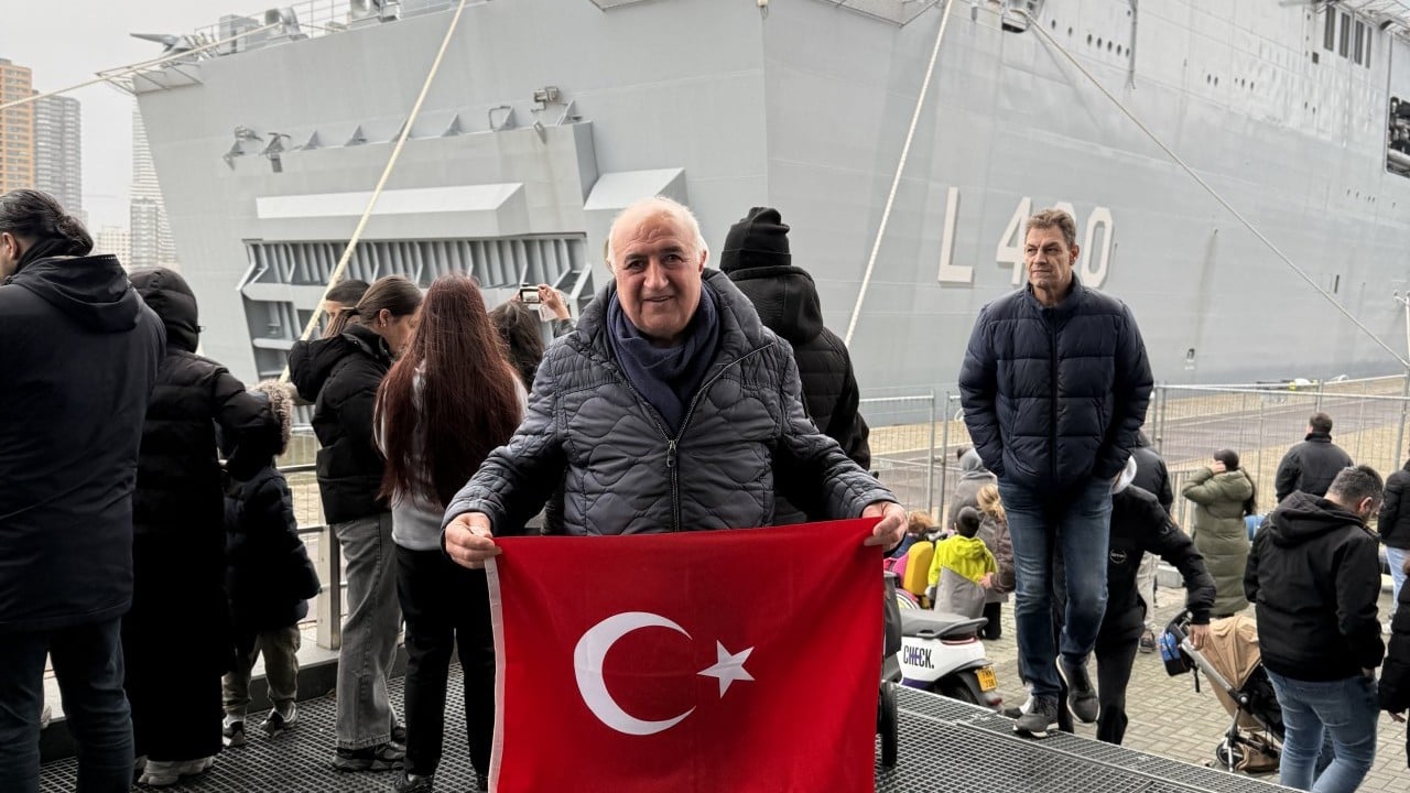 Foto - Kimisinin tüyleri diken diken:Avrupa'daki Türklerden TCG Anadolu'ya akın!