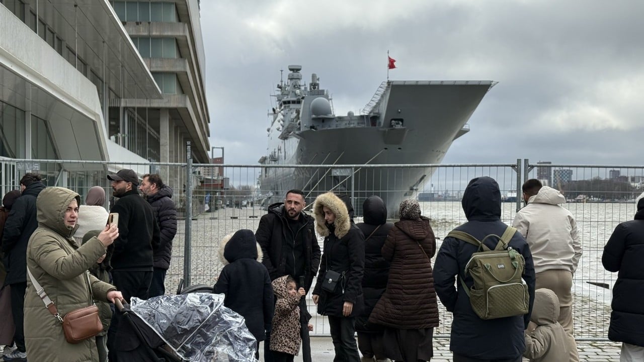 Foto - Kimisinin tüyleri diken diken:Avrupa'daki Türklerden TCG Anadolu'ya akın!