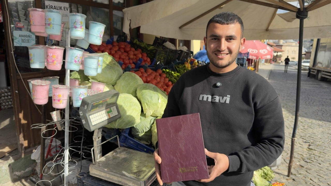 Foto - ‘Kimse bilmesin, Allah bilsin’: Veresiye defterini çöpe attıran hayırsever