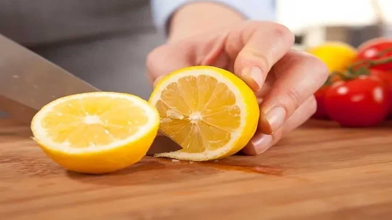 Foto - Kimyasallara para saçmaya son! Duş kabinindeki inatçı kireçleri 5 dakikada söküp atan formül!