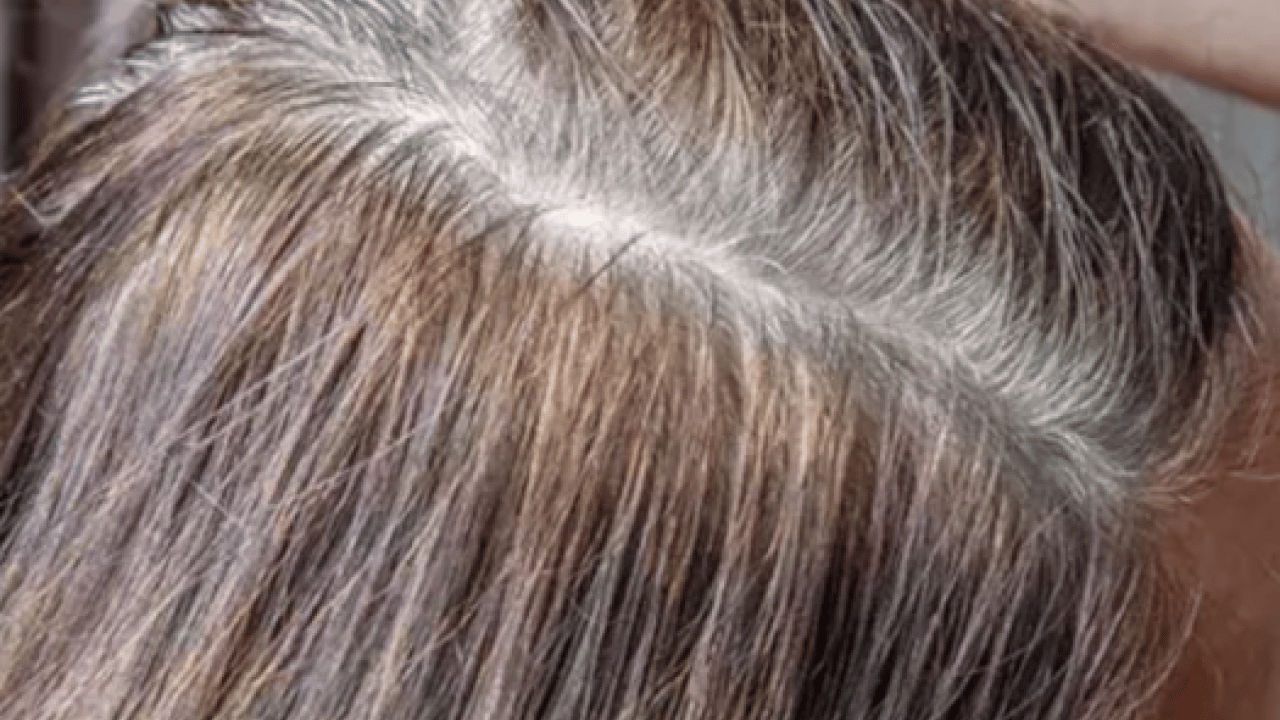 Kimyasallara para vermeyin: İşte beyaz saçları kapatan ev yapımı tarif!