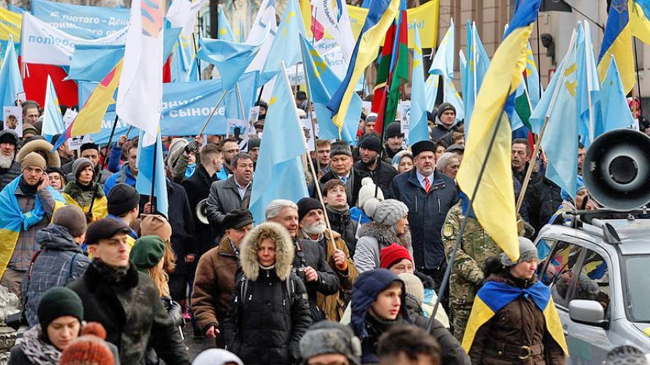 Foto - Kırım’da Rus işgalinin yeni yüzü ortaya çıktı, baskılar derinleşti: Rus işgalciler kadınların örtüsünü hedef alıyor... FSB’den ‘örtüye’ alçak saldırı