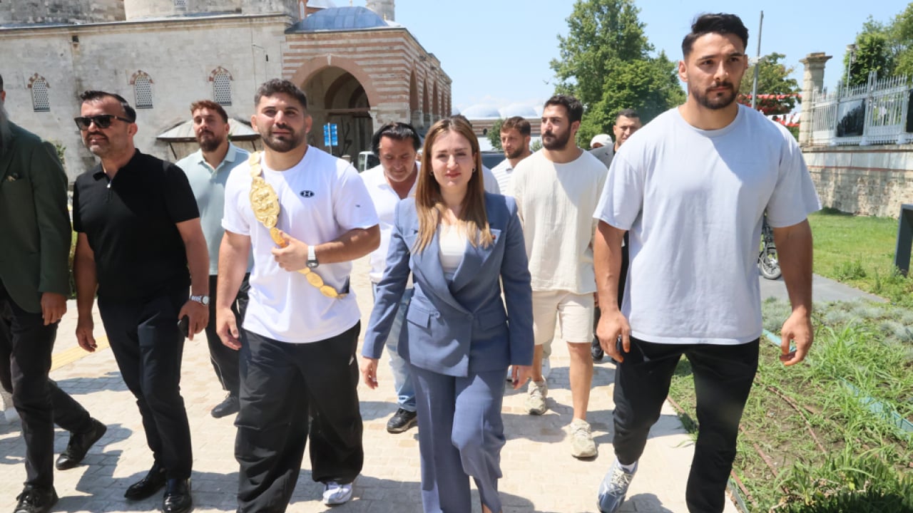 Foto - Kırkpınar başpehlivanı Taş mutluluktan uçuyor: Çocukluk hayalimi gerçekleştirdim
