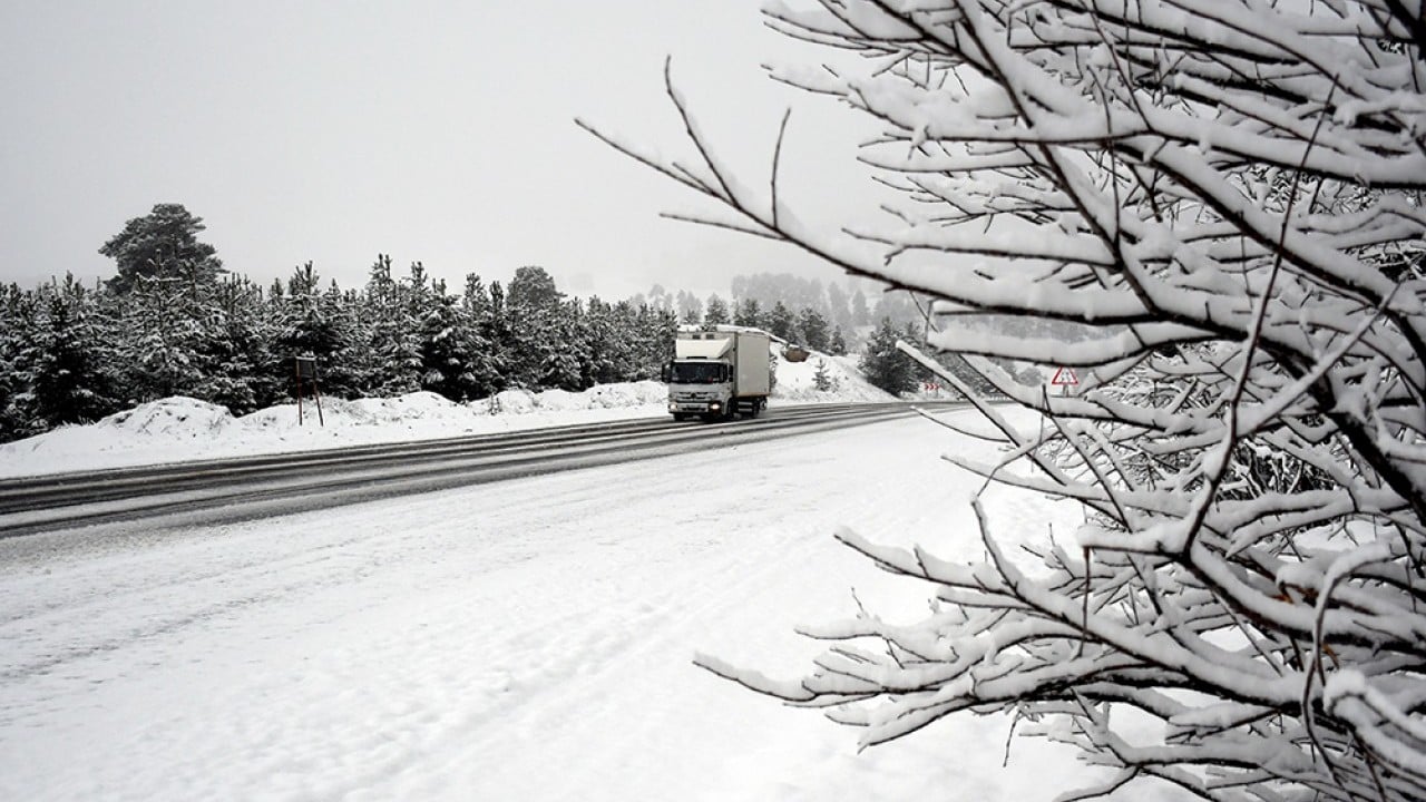 Foto - Kış bitti derken ilkbaharı karla karşıladılar