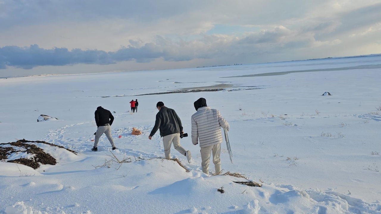 Foto - Kış sert yüzünü gösterdi! Kuş cenneti tamamen dondu