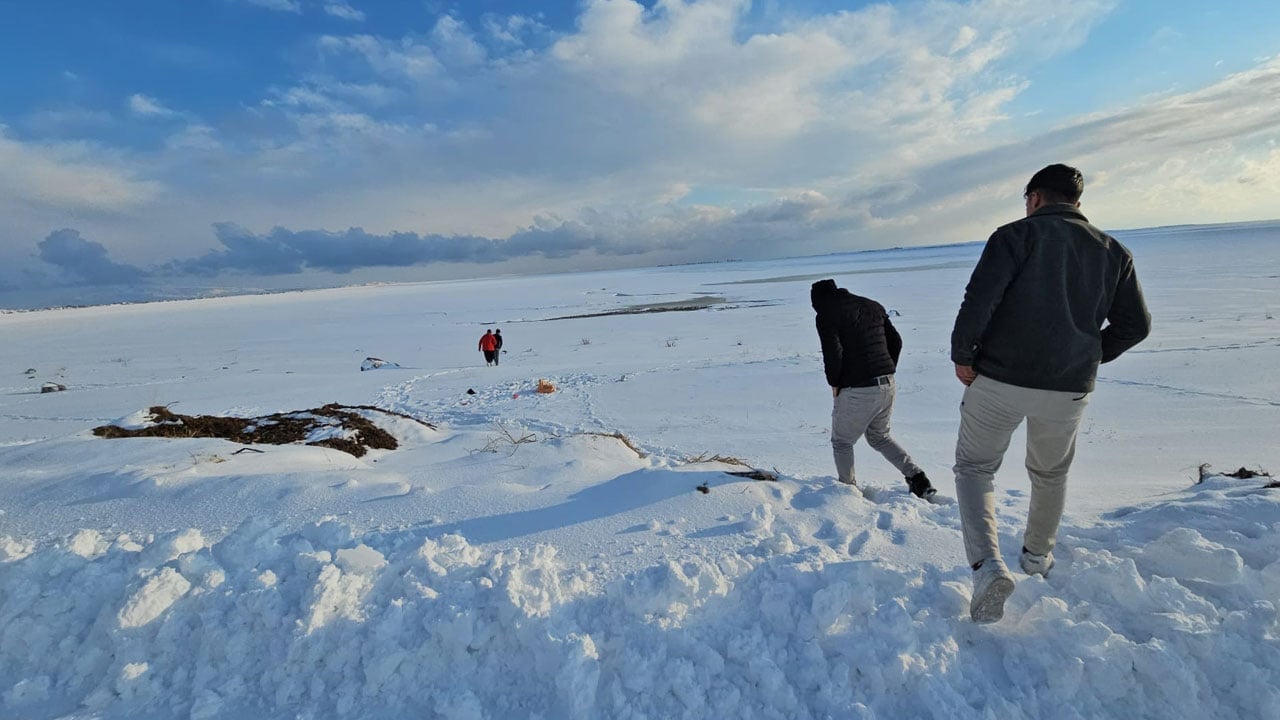 Foto - Kış sert yüzünü gösterdi! Kuş cenneti tamamen dondu