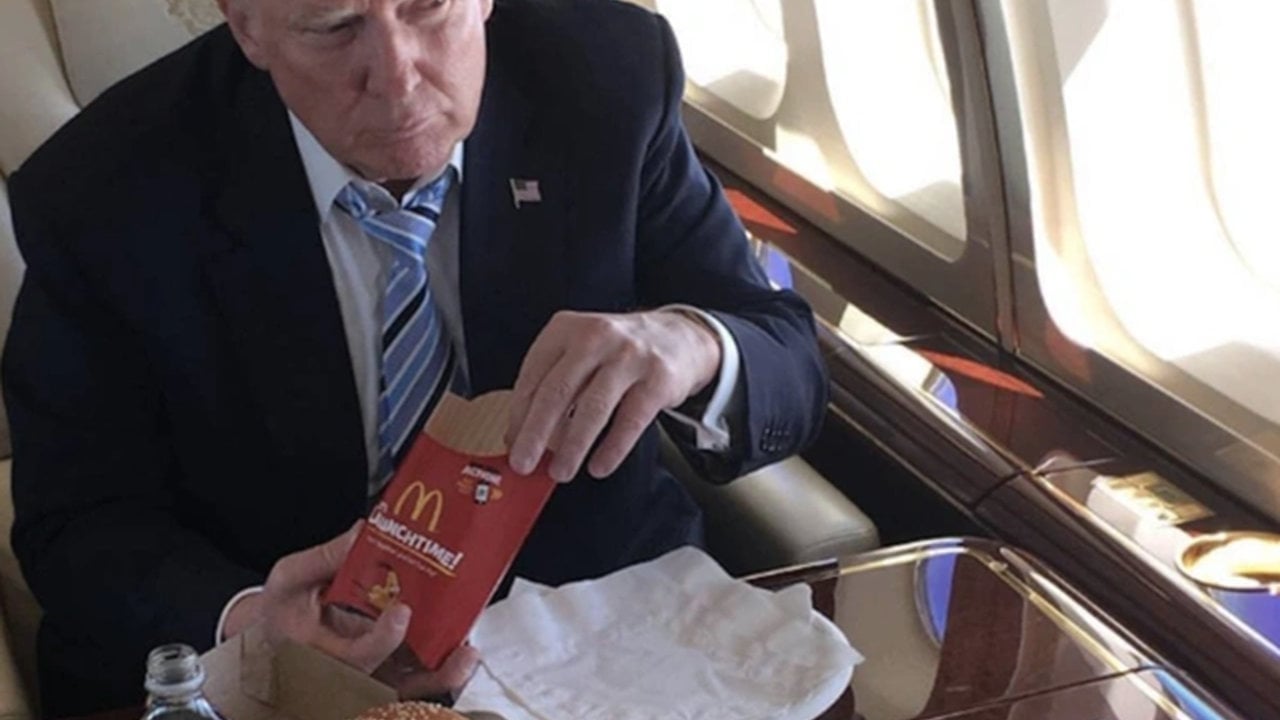 Foto - Kısa sürede binlerce defa paylaşıldı! ABD Başkanı Trump’ın Türkiye uçuşundaki menüsü gündem oldu