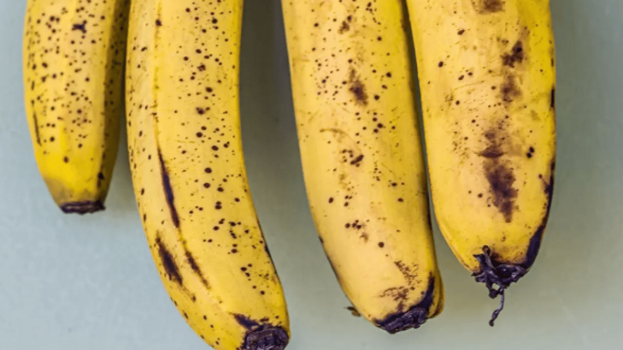 Kısa sürede kararmaya son: İşte muzların çürümesini önleyen yöntem! 