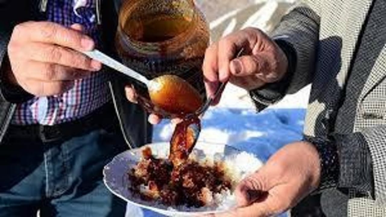 Foto - Kışın çuvalla toplayıp, yazın satıyorlar: Bu kuyular altın yumurtlayan tavuk gibi