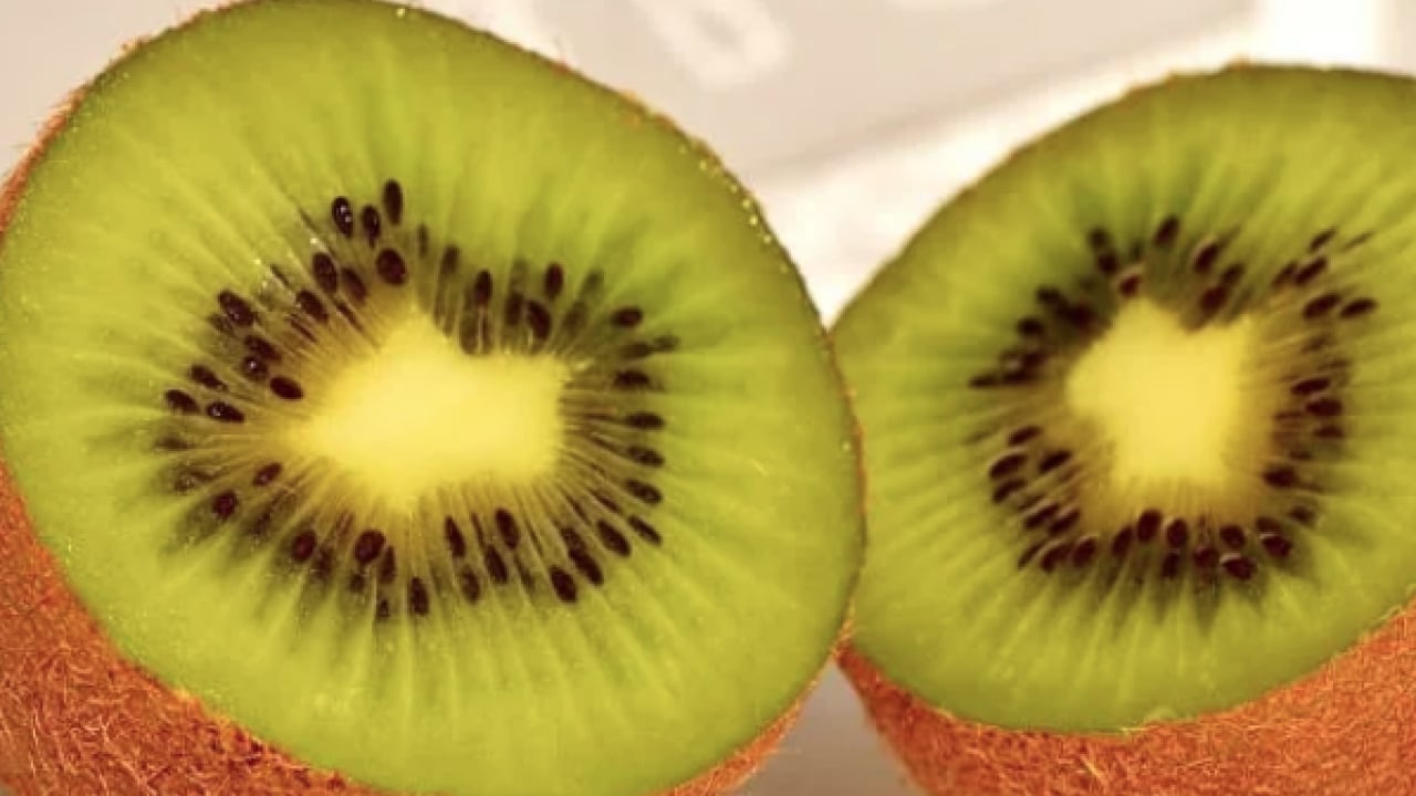 Foto - Kivi deyip geçmeyin! Maske yaparak uygulanabilir: Lekeleri siliyor, Hücreleri onarıyor