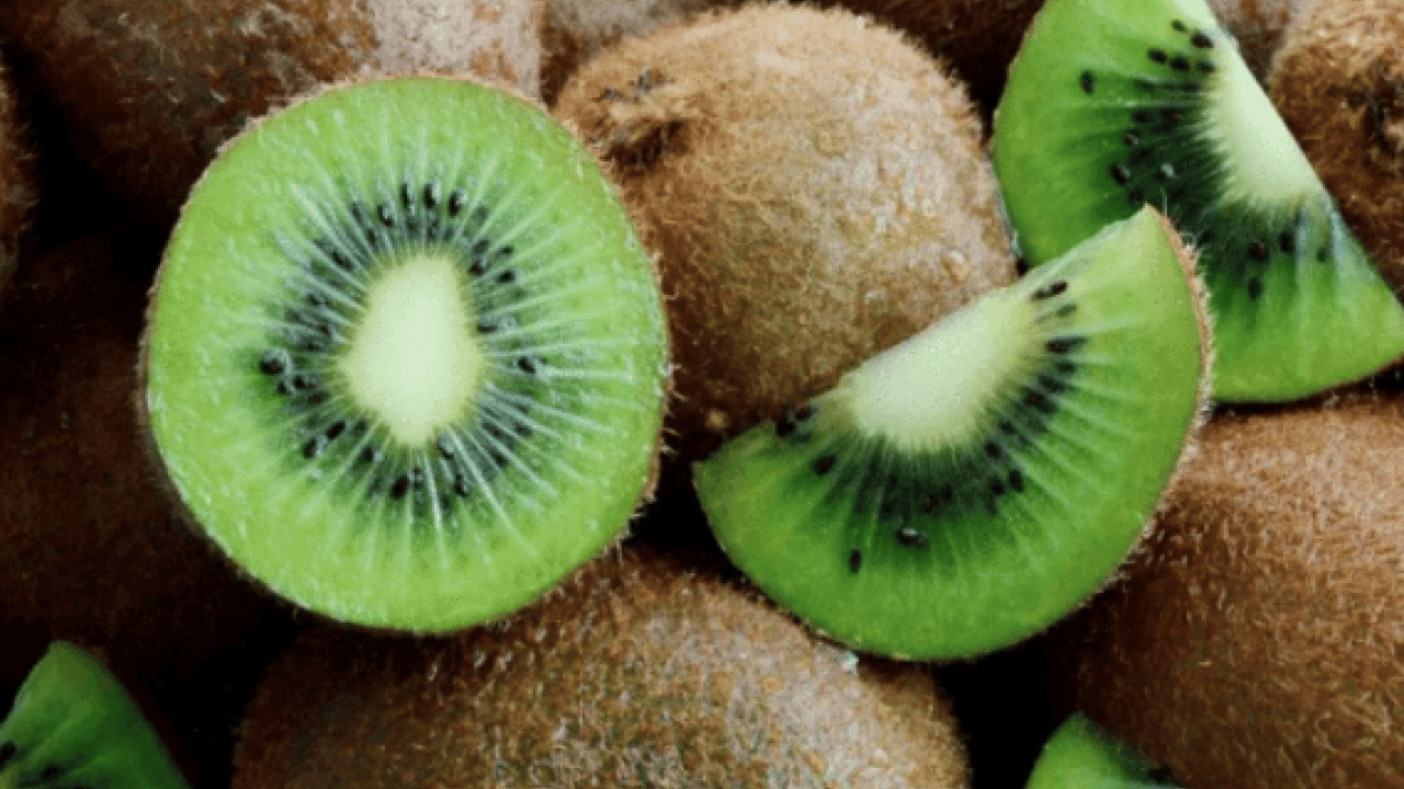 Foto - Kivi deyip geçmeyin! Maske yaparak uygulanabilir: Lekeleri siliyor, Hücreleri onarıyor