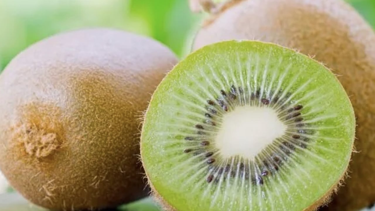 Foto - Kivi deyip geçmeyin! Maske yaparak uygulanabilir: Lekeleri siliyor, Hücreleri onarıyor