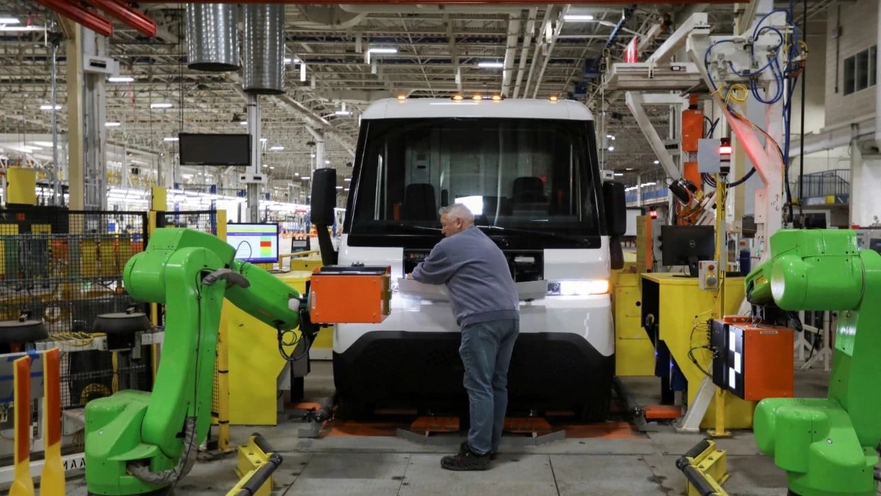 Kıyım başladı: On binlerce kişi işten kovuldu