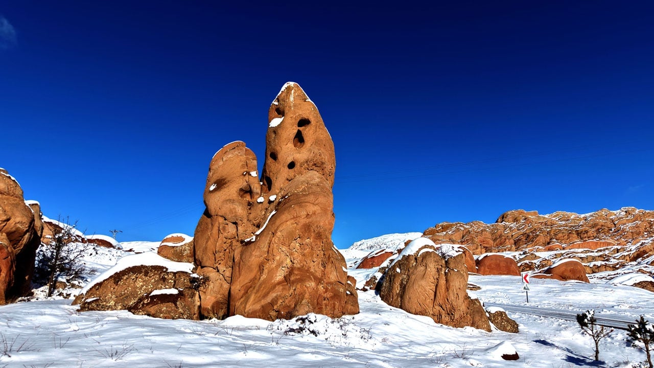 Foto - Kızıl kayalıklar beyaza büründü! Burası Mars değil Sivas