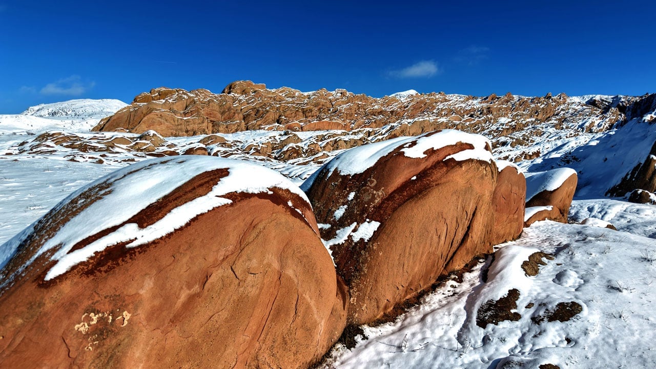 Foto - Kızıl kayalıklar beyaza büründü! Burası Mars değil Sivas