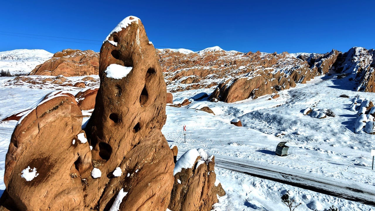 Foto - Kızıl kayalıklar beyaza büründü! Burası Mars değil Sivas
