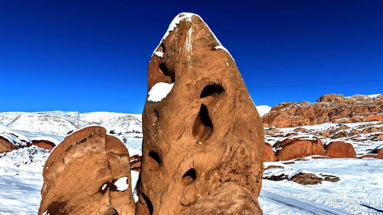 Foto - Kızıl kayalıklar beyaza büründü! Burası Mars değil Sivas