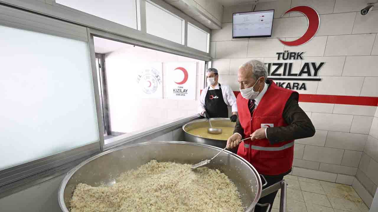 Foto - Kızılay 60 bin kişiye yemek ulaştırıyor: Aşevleriyle yalnızları yalnız bırakmıyor