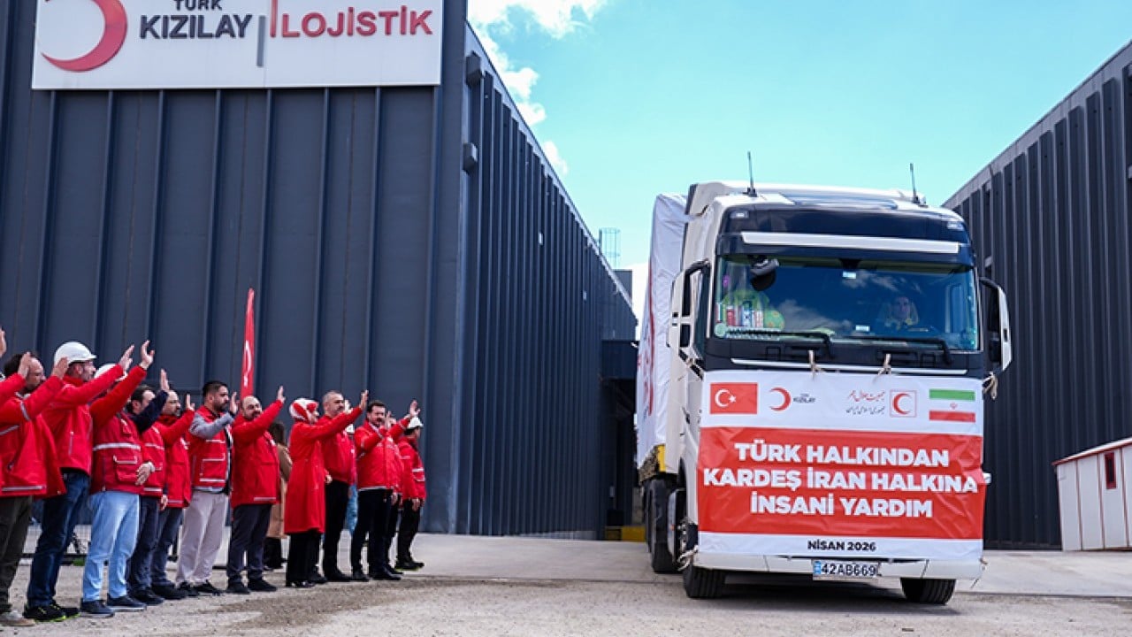 Foto - Kızılay İnsani Yardım tırları İran yolunda
