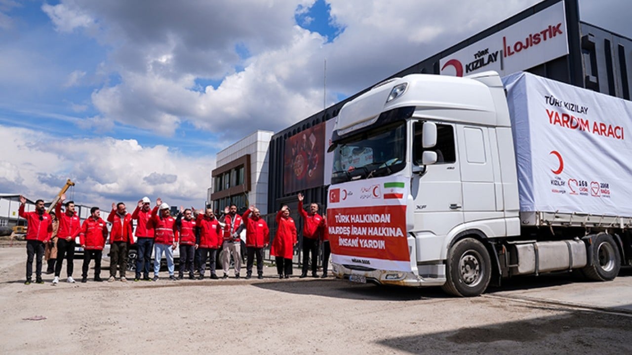 Foto - Kızılay İnsani Yardım tırları İran yolunda