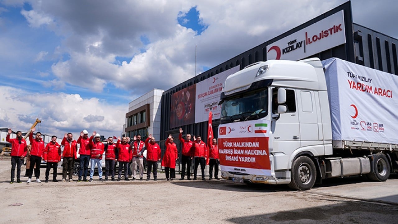 Foto - Kızılay İnsani Yardım tırları İran yolunda
