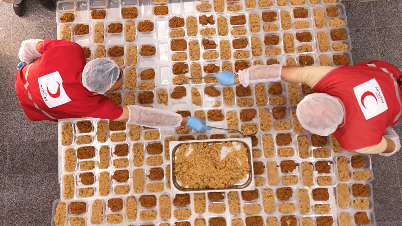 Foto - Kızılay kadar 22 aşevi daha açıyor! Büyüklerimizin ellerini öpmeye kapılarını çalmaya talibiz!