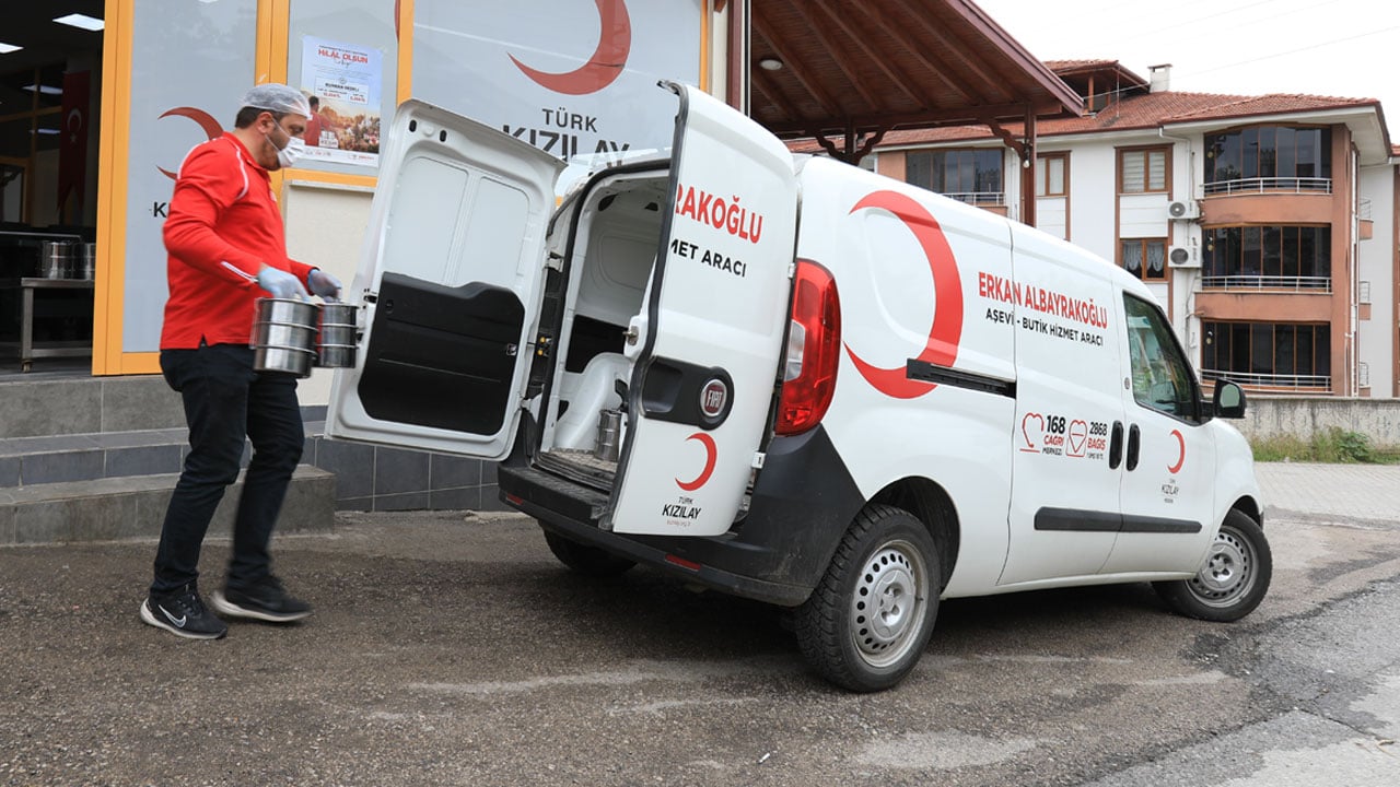 Foto - Kızılay kadar 22 aşevi daha açıyor! Büyüklerimizin ellerini öpmeye kapılarını çalmaya talibiz!