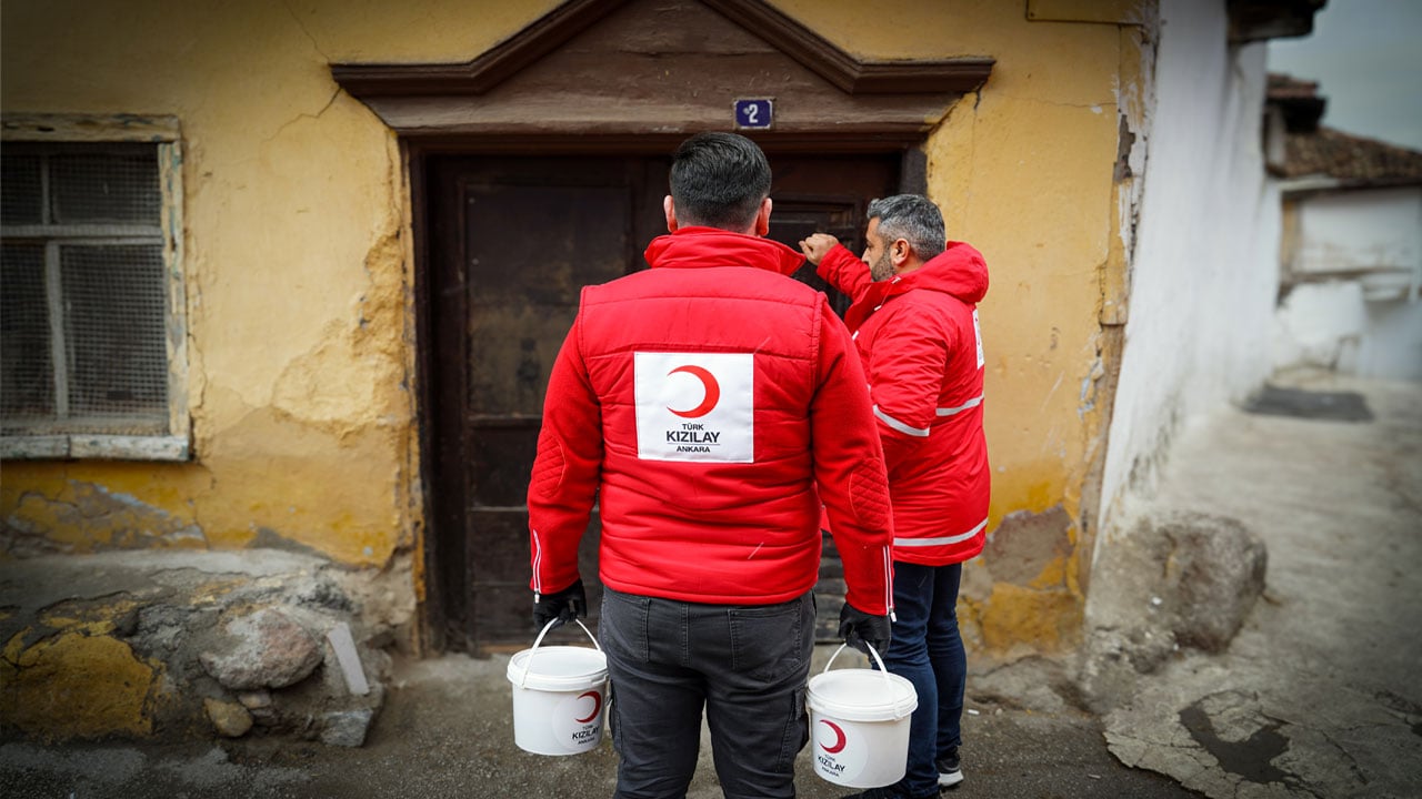 Foto - Kızılay kadar 22 aşevi daha açıyor! Büyüklerimizin ellerini öpmeye kapılarını çalmaya talibiz!