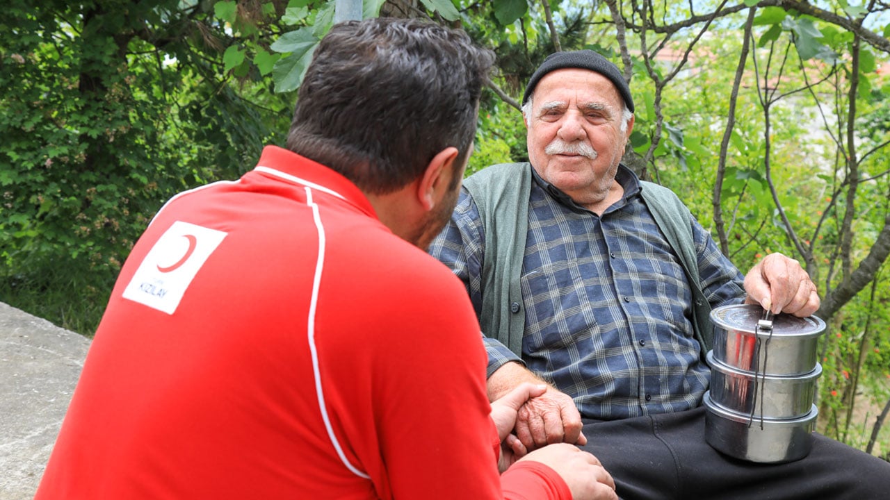 Foto - Kızılay kadar 22 aşevi daha açıyor! Büyüklerimizin ellerini öpmeye kapılarını çalmaya talibiz!