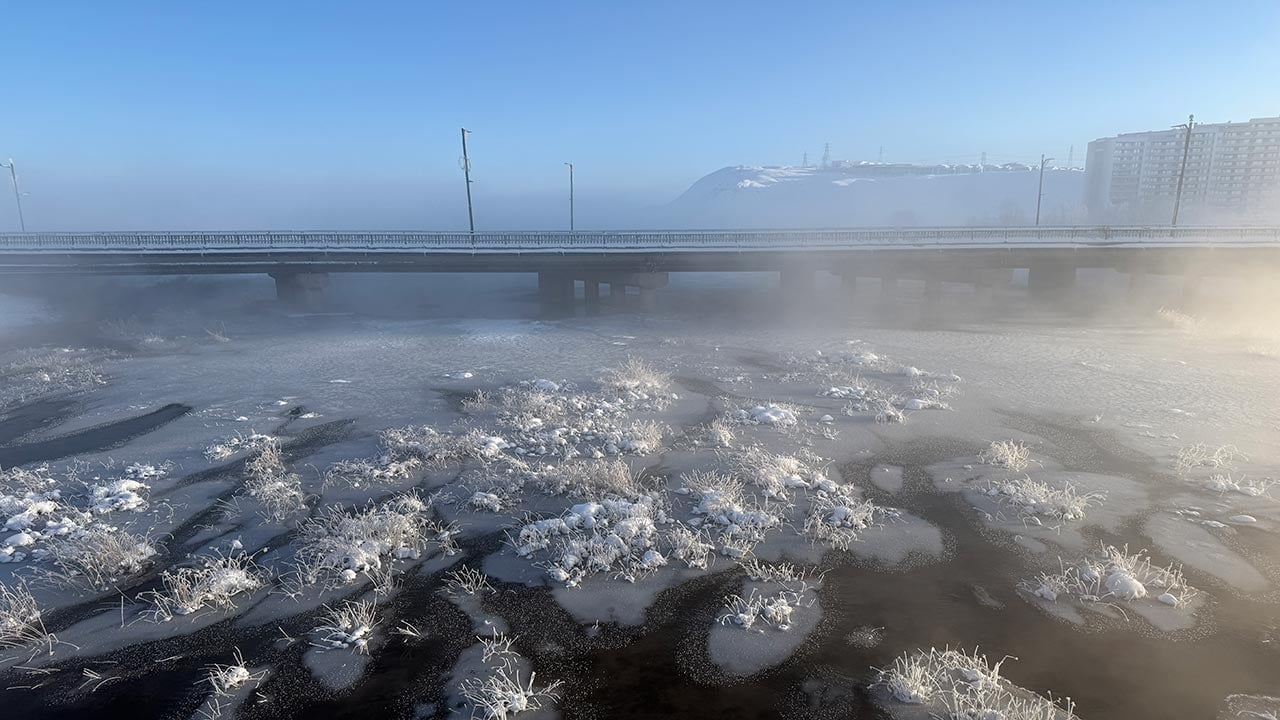 Foto - Kızılırmak adeta dondu kaldı! Sivas'ta termometreler eksi 19'u gördü: Dev nehrin yüzeyi buzla kaplanırken ortaya çıkan görüntüler herkesi şaşırttı