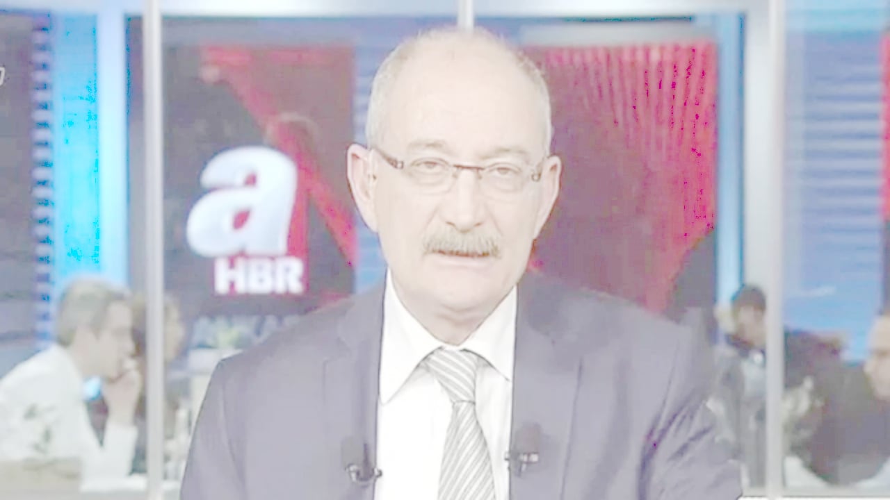 Foto - Kızının çakarlı lüks araç görüntüleri pahalıya patladı! Ünlü gazeteci, gazetesinden ayrılmak zorunda kaldı