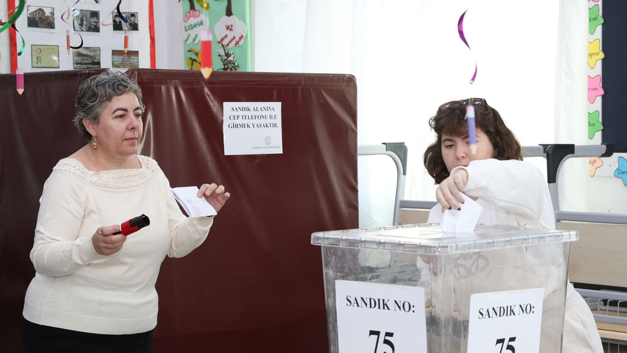 Foto - KKTC geleceğini oyluyor