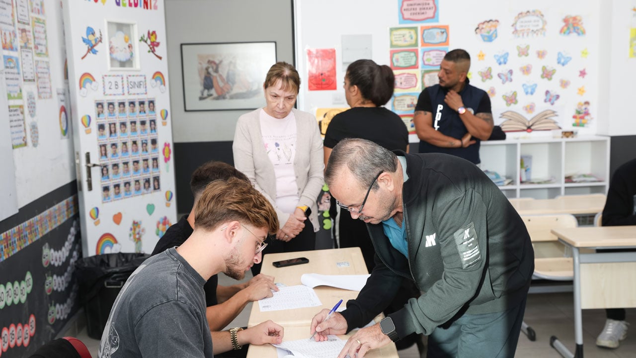 Foto - KKTC geleceğini oyluyor