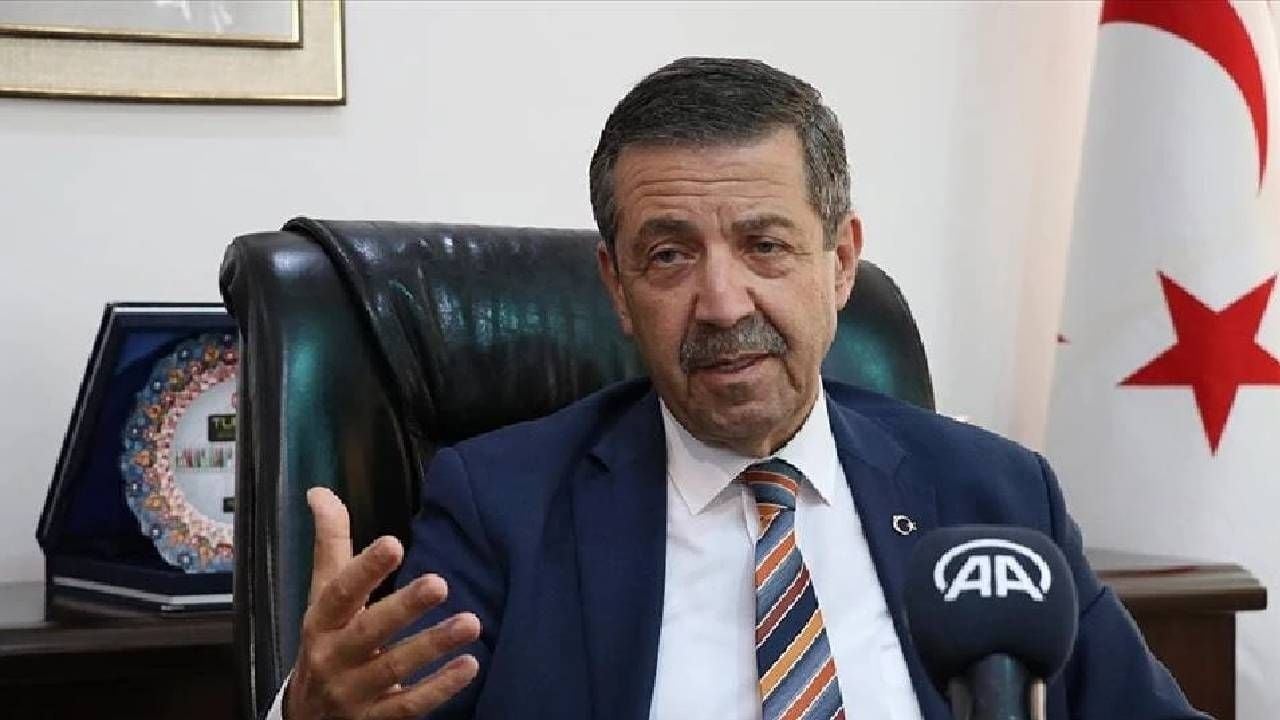 Foto - KKTC’de ipler koptu! Dışişleri Bakanı ile Cumhurbaşkanı birbirine girdi