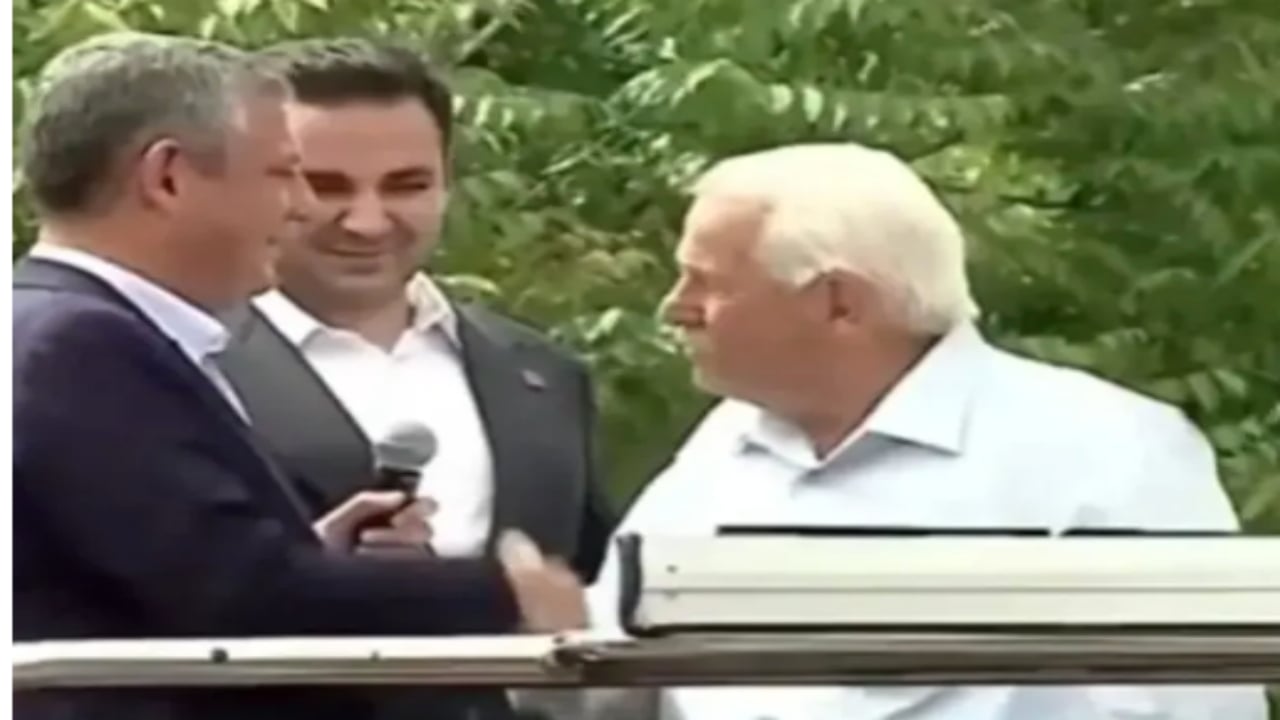 Foto - KKTC’deki kayıtlar ele verdi! Özgür Özel’in kürsüye çağırdığı isim öyle biri çıktı ki, ağızlar açık kaldı