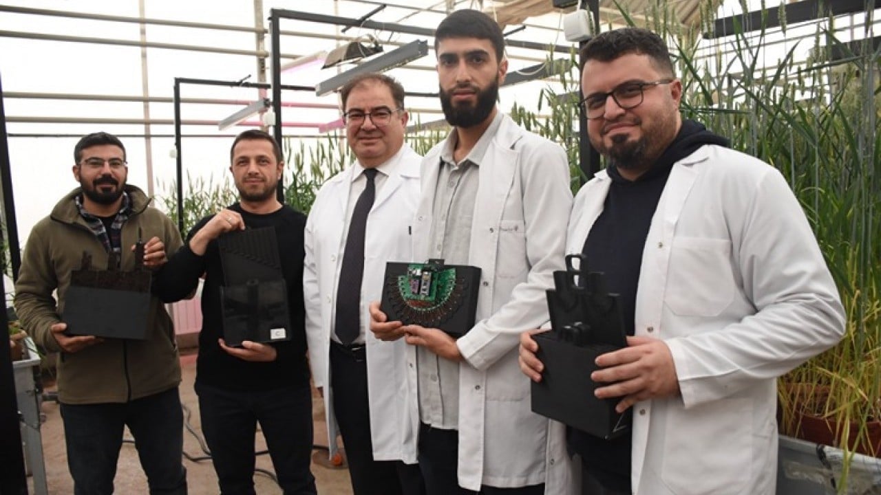 Foto - KMÜ’de buğday kök açılarını ölçen cihaz geliştirildi