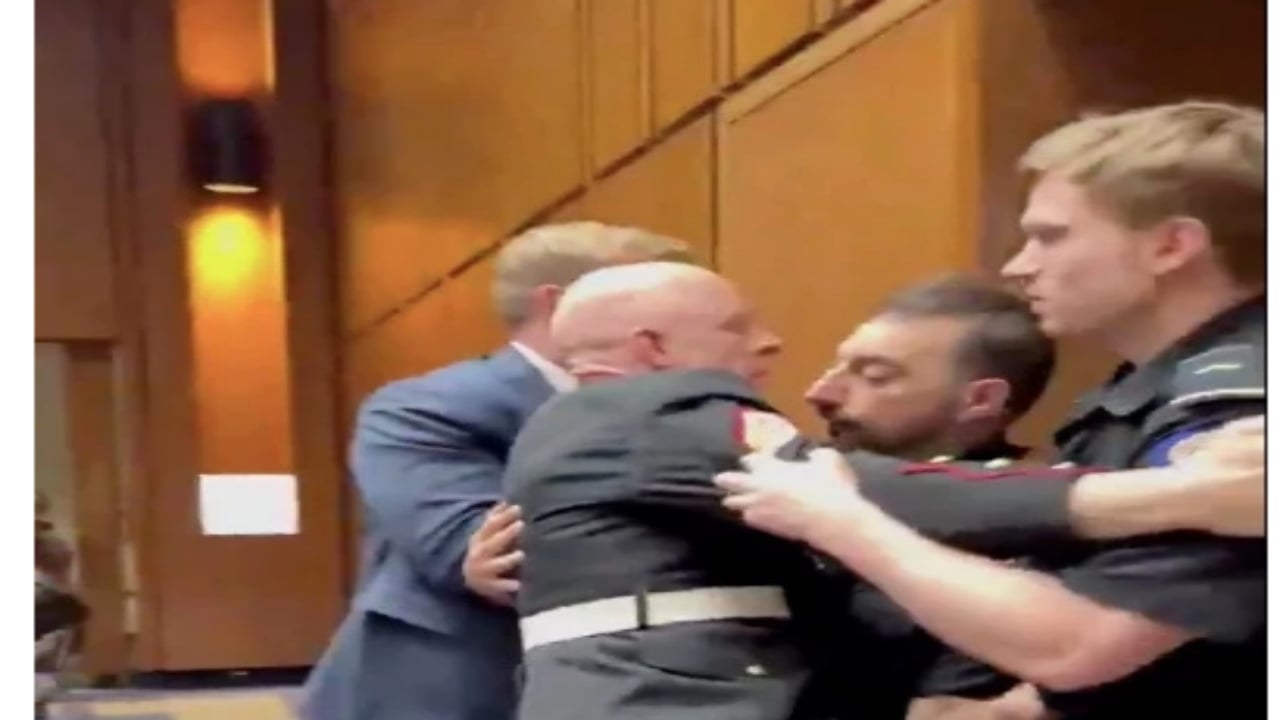 Foto - Koca İslam dünyası, bir ABD’li asker kadar olamadı! Cesur yürek, Müslümanların sustuğu yerde kolunu feda etti