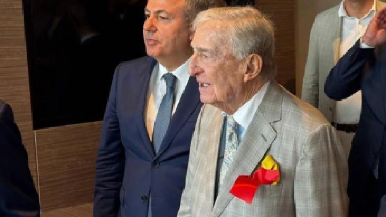Foto - Koç’a tepki saldırıları sürüyor! Rezil ötesi sözde fıkraya 2 satırlık özür gelmişti