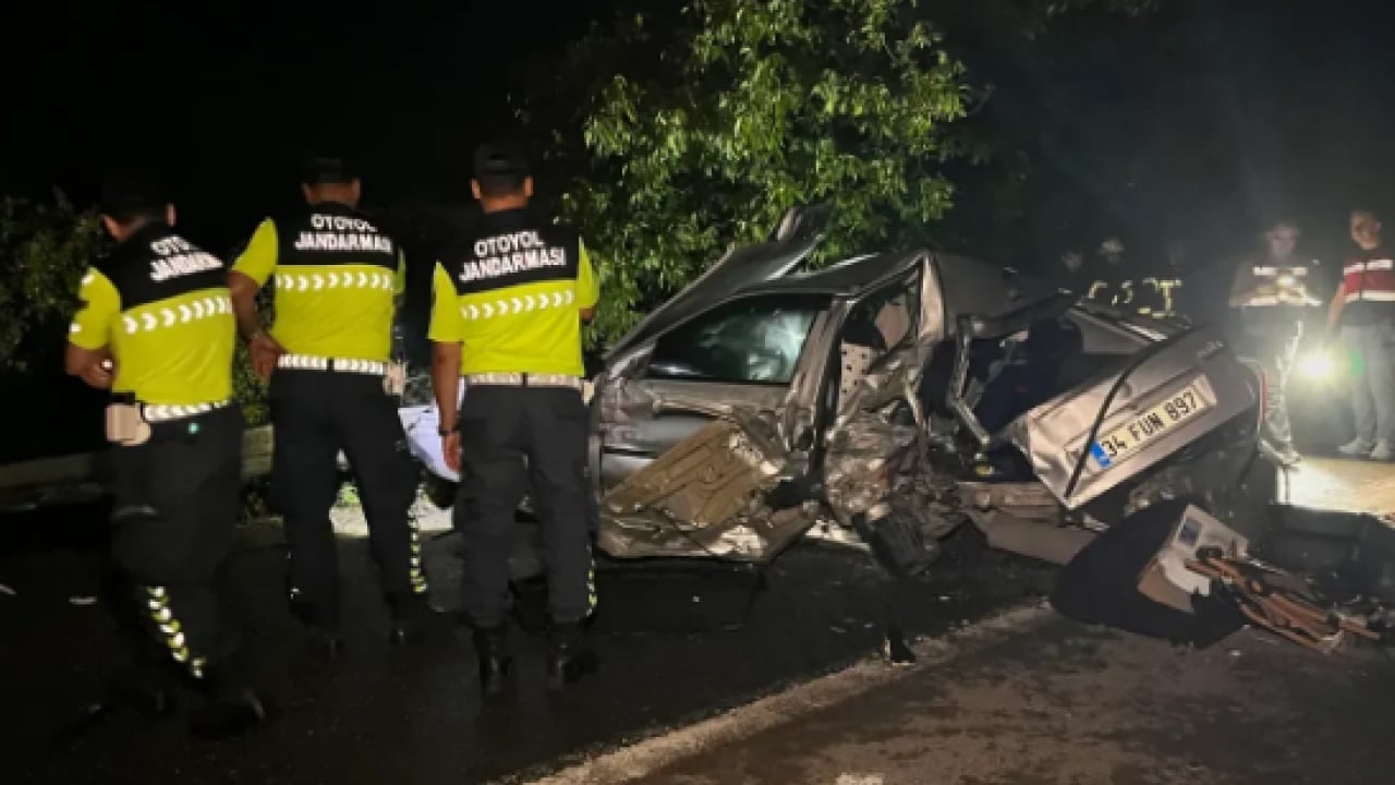 Foto - Kocaeli'de arıza yapan aracı tır biçti: Bir çocuk hayatını kaybetti!