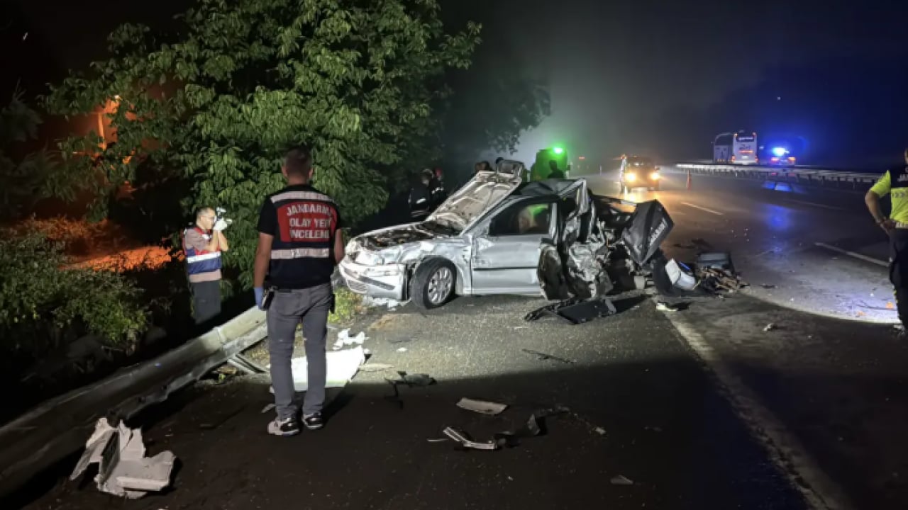 Kocaeli'de arıza yapan aracı tır biçti: Bir çocuk hayatını kaybetti!
