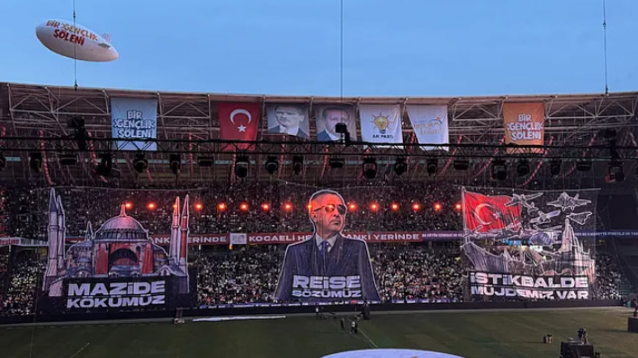 Foto - Kocaeli’de gençler coştu: ERDOĞAN’a dev koreografi