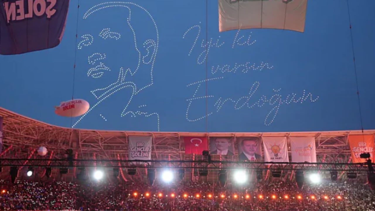 Foto - Kocaeli’de gençler coştu: ERDOĞAN’a dev koreografi