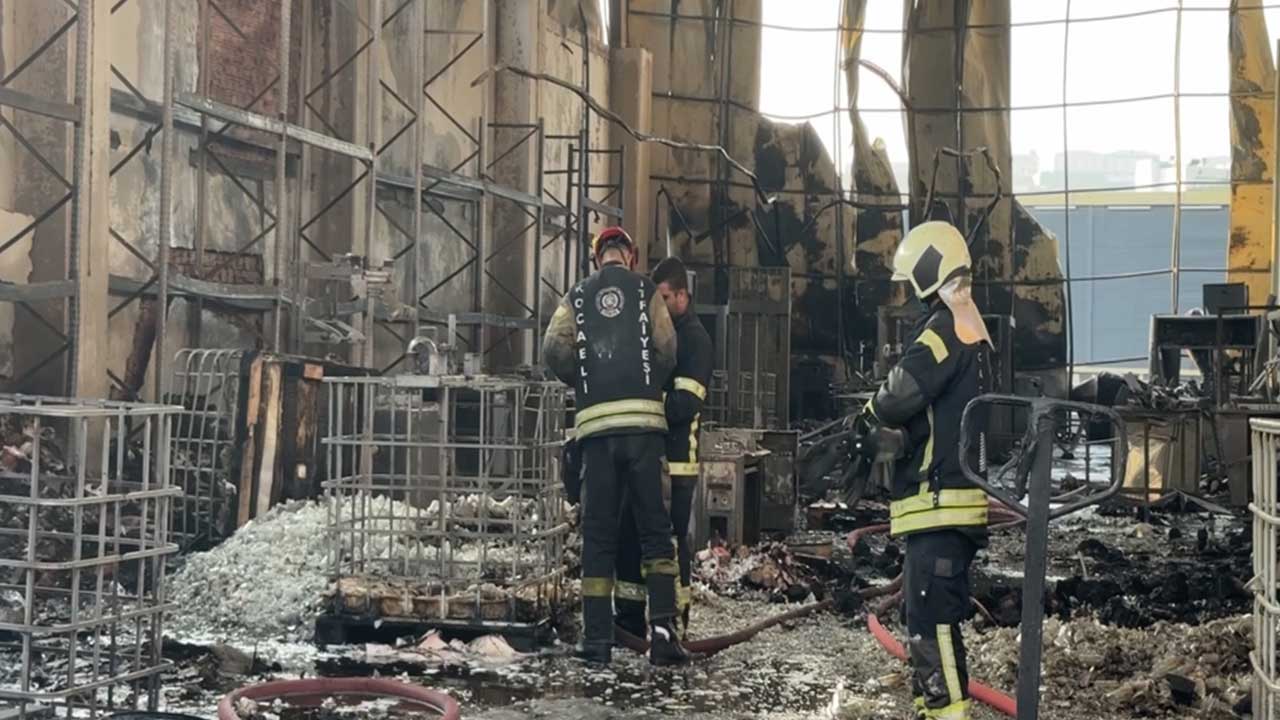 Foto - Kocaeli'deki kozmetik fabrikasında yaşanan faciadan acı haber: Ölü sayısı 7'ye çıktı