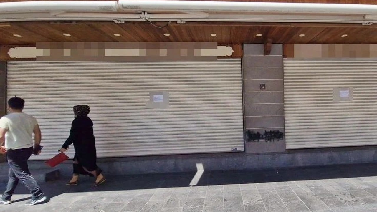 Foto - Koç'un bir şirketine daha saldırı: Kepenk indirdiler