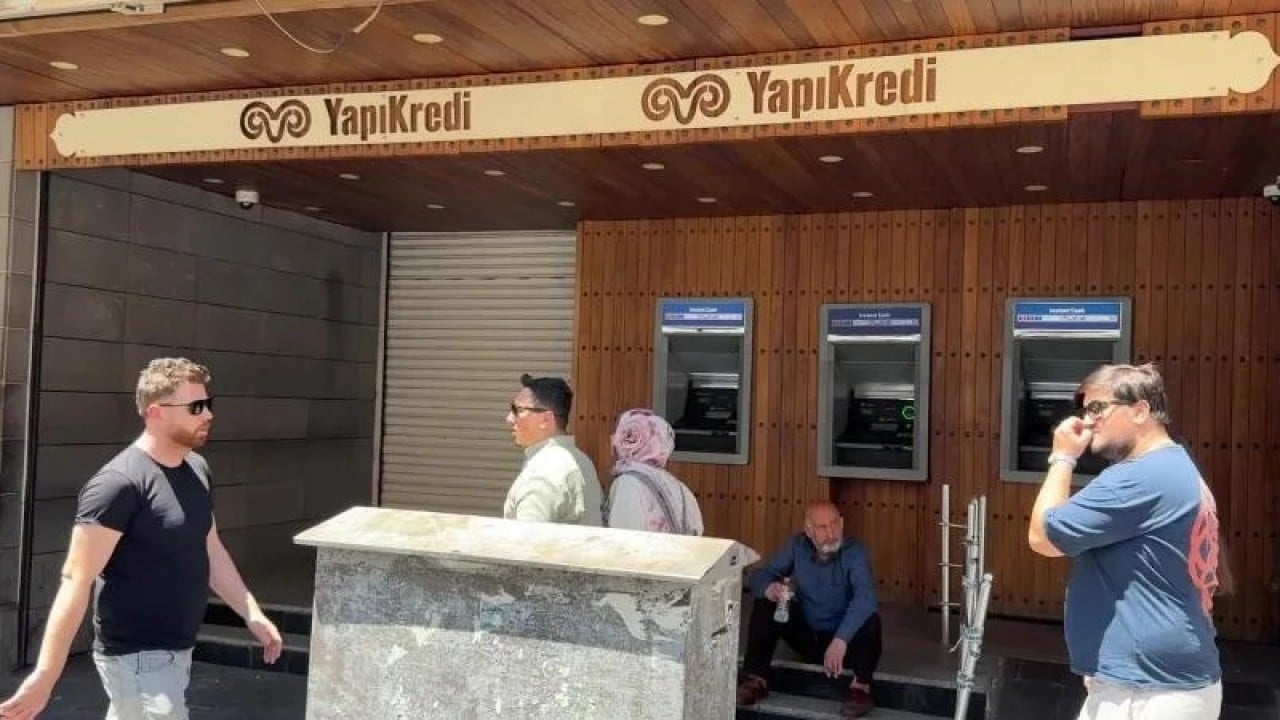 Foto - Koç'un bir şirketine daha saldırı: Kepenk indirdiler