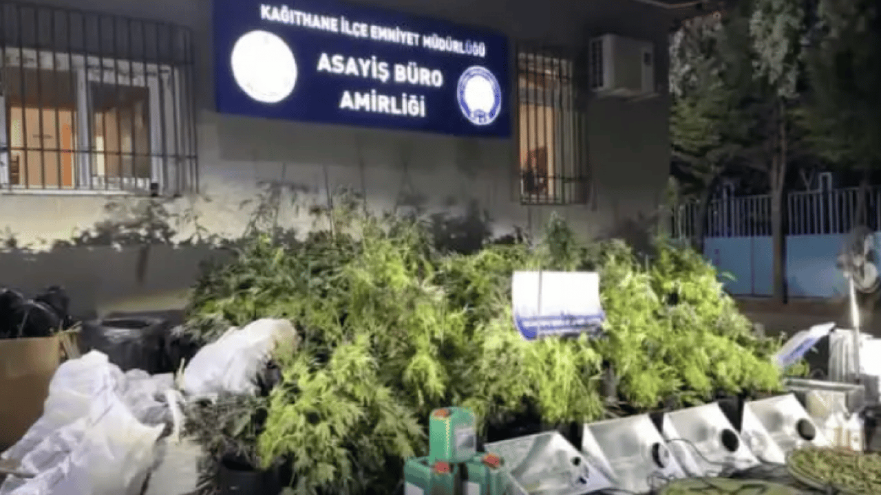 Foto - Kokuyu takip ettiler: Eve giren polisler şok geçirdi!