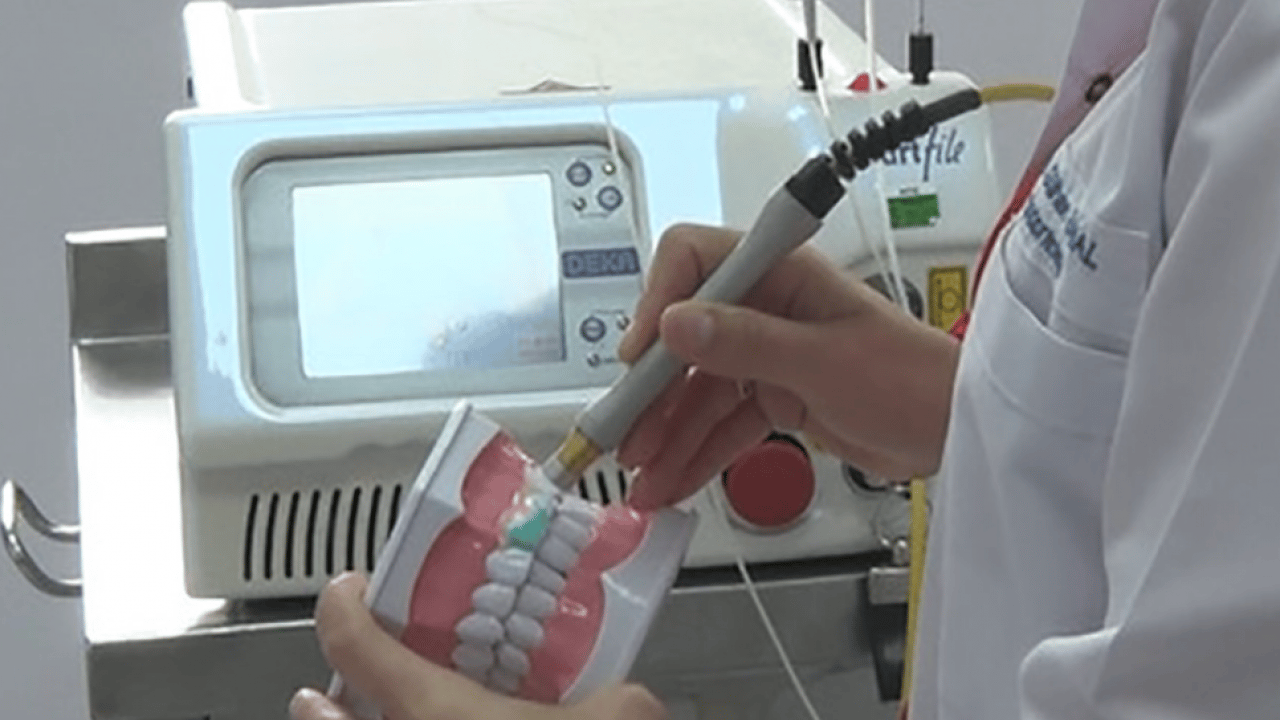 'Kolay peynir fare kapanında olur' Sosyal medyada 'beyaz diş' oyunu