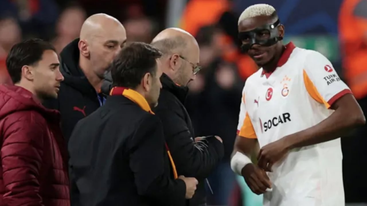 Foto - Kolu alçıya alınan Osimhen'le ilgili sıcak gelişme! Camianın gözü kulağı ondan gelecek haberdeydi